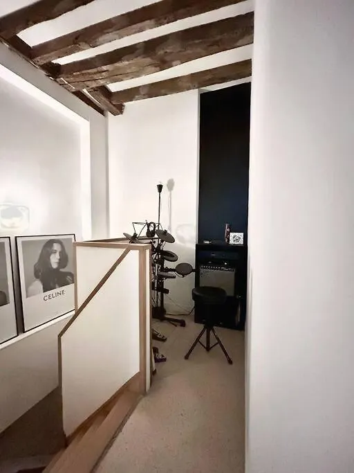 Duplex Sur 2 Etages - Le Marais - Paris Centre Apartamento