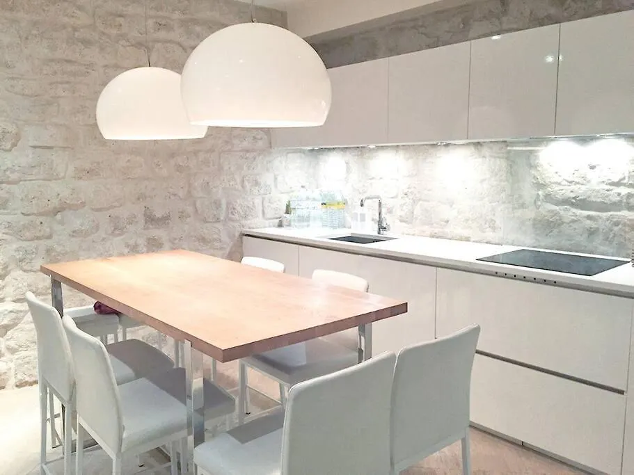 Duplex Sur 2 Etages - Le Marais - Paris Centre Apartment