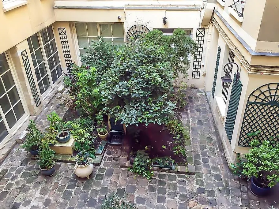 Duplex Sur 2 Etages - Le Marais - Paris Centre Apartment